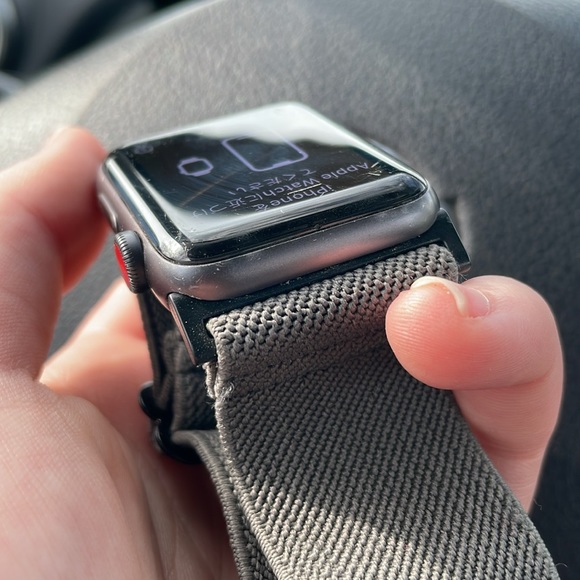 Apple Watch 44mm Series 3 (GPS + WIFI) with Dark Gray Watch Band - Picture 4 of 4